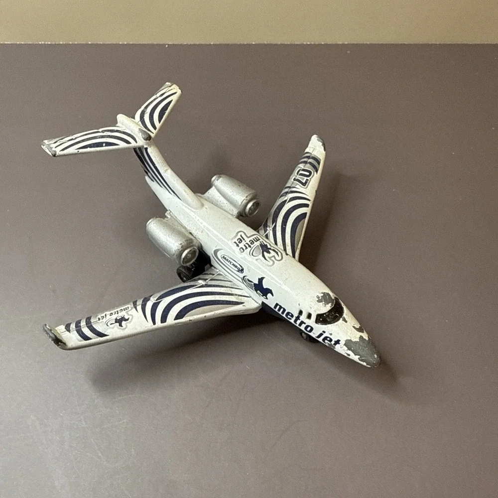 Vintage 2002 Matchbox METRO JET Plane Diecast with White/Blue  Zebra Design 4